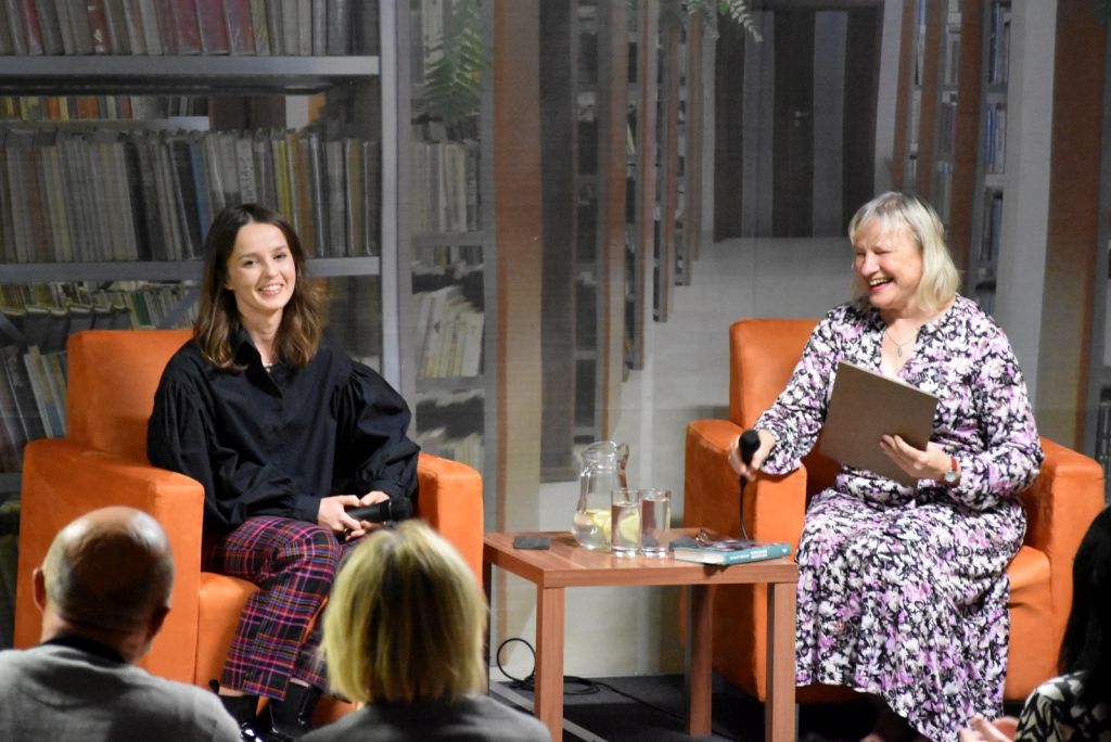 Martyna Wojtkowska podczas spotkania autorskiego w Sokołowie Podlaskim